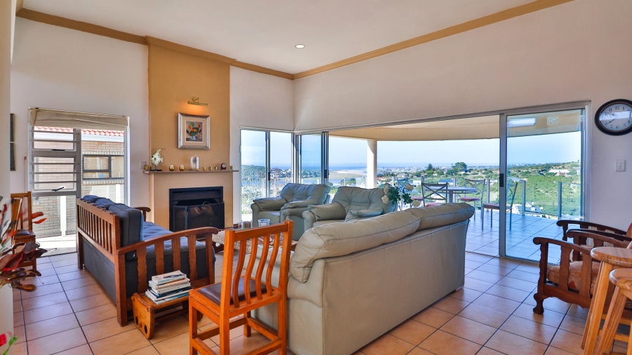 5 Bedroom Property for Sale in Stilbaai Wes Western Cape